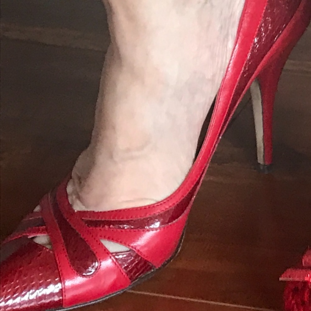 GORGEOUS Previously owned Jimmy Choo Heels - Picture 8 of 8
